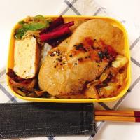 今日のお弁当 Apr.14

生姜焼きお弁当^_^

豚生姜焼き
キャベツ炒め
甘い卵焼き
えのきピーマンポン酢
きんぴら
柴漬け